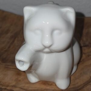 White Ceramic Cat Shaped Teapot
